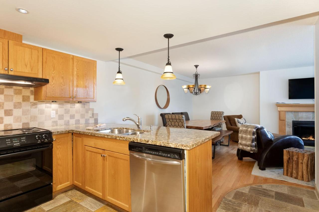 Ski In Ski Out Condo With Pool And Hot Tub By Harmony Whistler Exterior foto