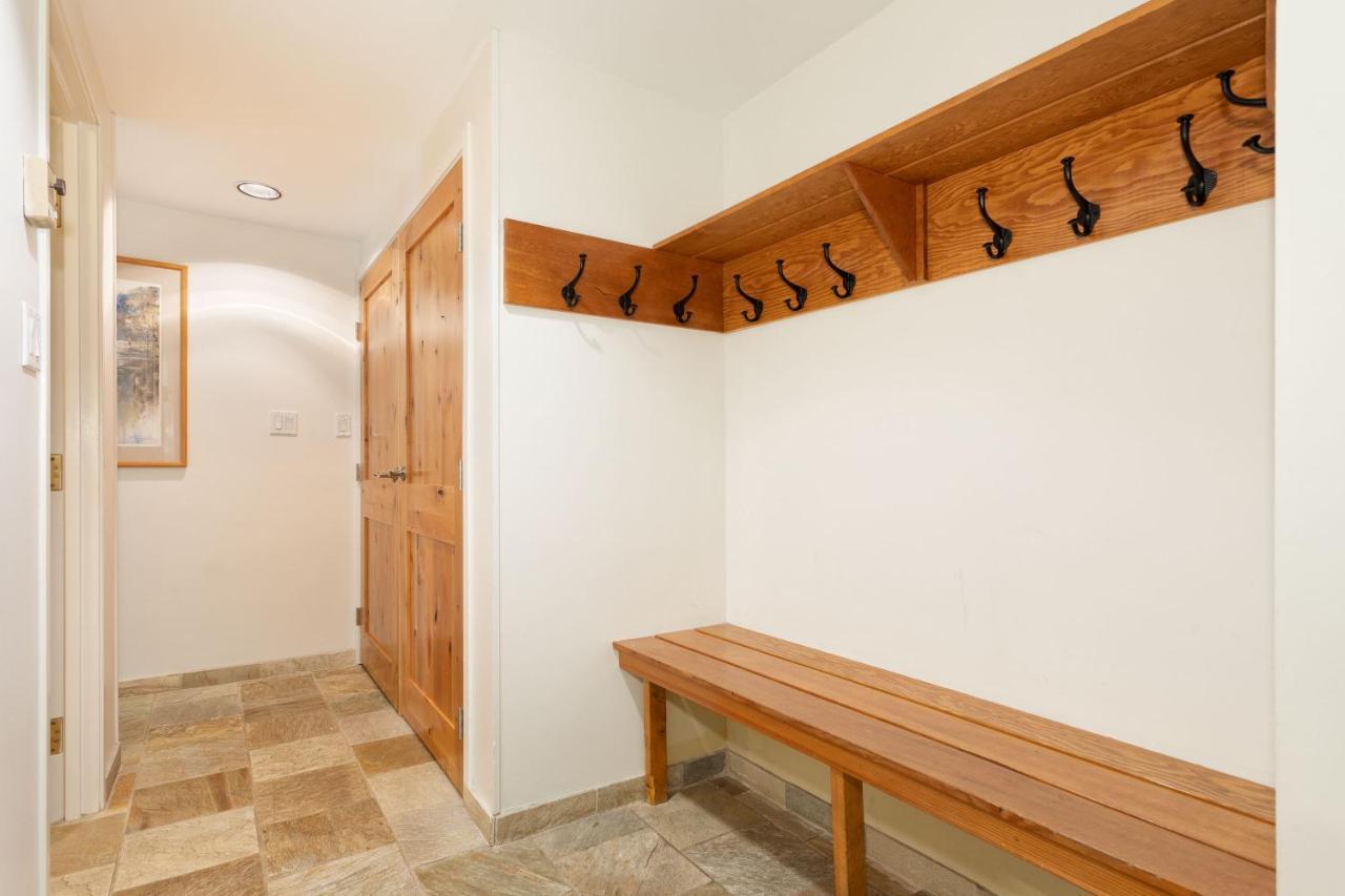 Ski In Ski Out Condo With Pool And Hot Tub By Harmony Whistler Exterior foto