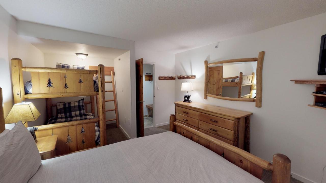 Ski In Ski Out Condo With Pool And Hot Tub By Harmony Whistler Exterior foto