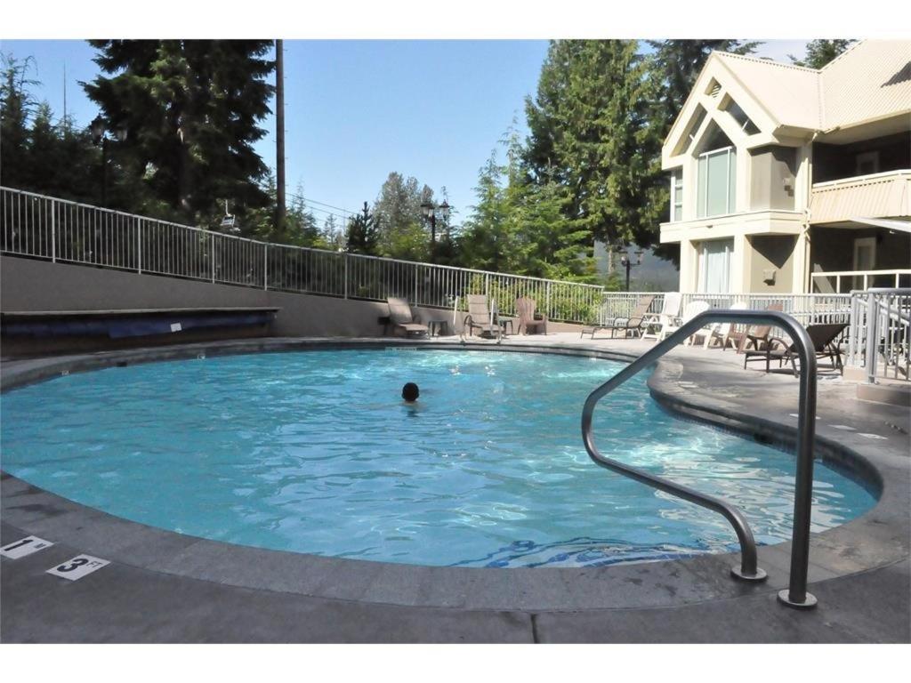 Ski In Ski Out Condo With Pool And Hot Tub By Harmony Whistler Exterior foto